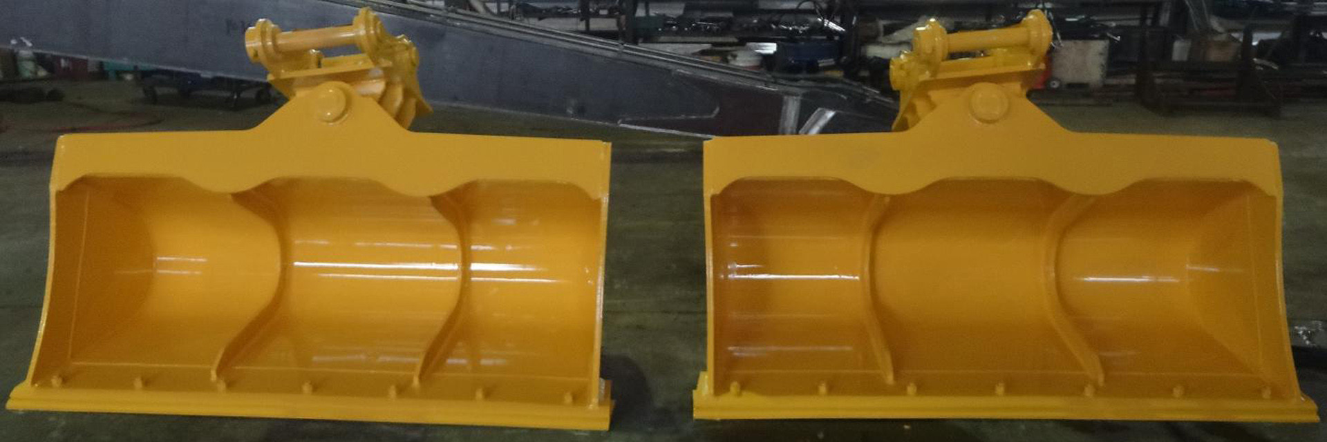 calidad El excavador ataca fábrica